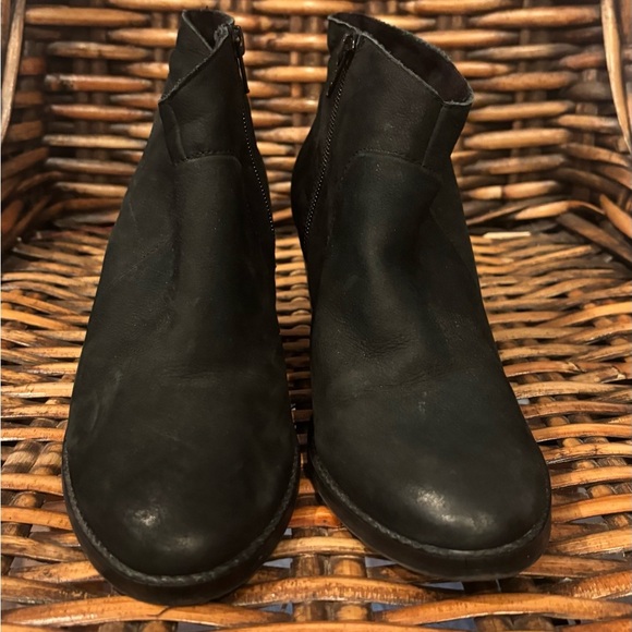 STEVE MADDEN "GILMORE' Black Nubuck Chelsea Ankle Zip Booties
Size 8 - Picture 11 of 12
